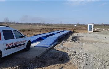 Автомобильные весы на дорожных плитах в поле (автовесы ВАЛ до 80 тонн, длинна ГПУ 18 метров)